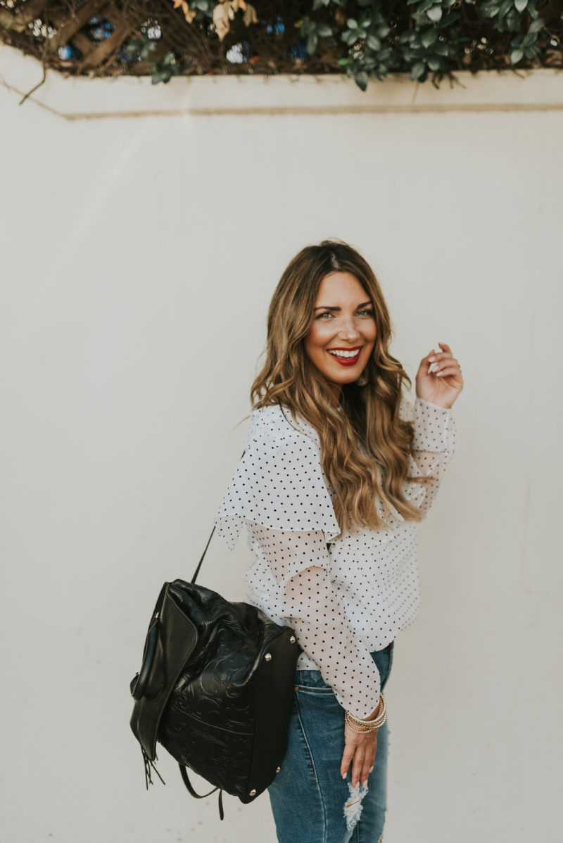 WHITE TOP AND DISTRESSED DENIM ARE ALWAYS A YES. HOLIDAY OUTFIT INSPIRATION ON THE BLOG. 