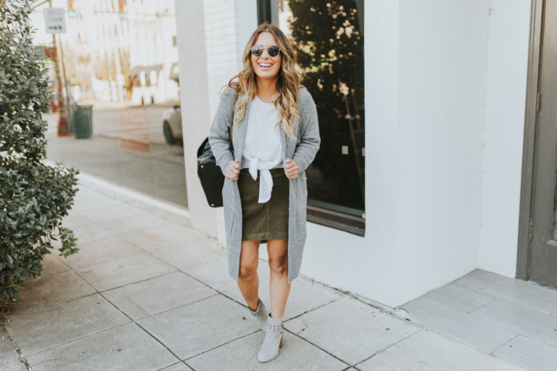 GRAY CARDIGAN WITH POCKETS FOR UNDER $50. MUST-HAVE CARDIGAN PERFECT FOR LAYERING. READ MORE ON THE BLOG.