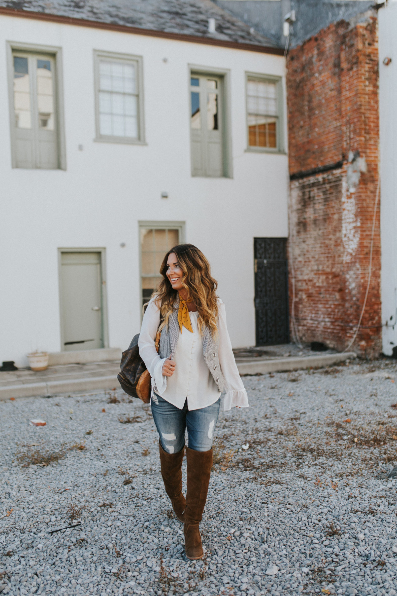 BUTTON UP TOP IN EGGSHELL STYLED TWO WAYS. READ MORE TO SEE HOW TO CREATE TWO CASUAL OUTFTS WITH ONE TOP.