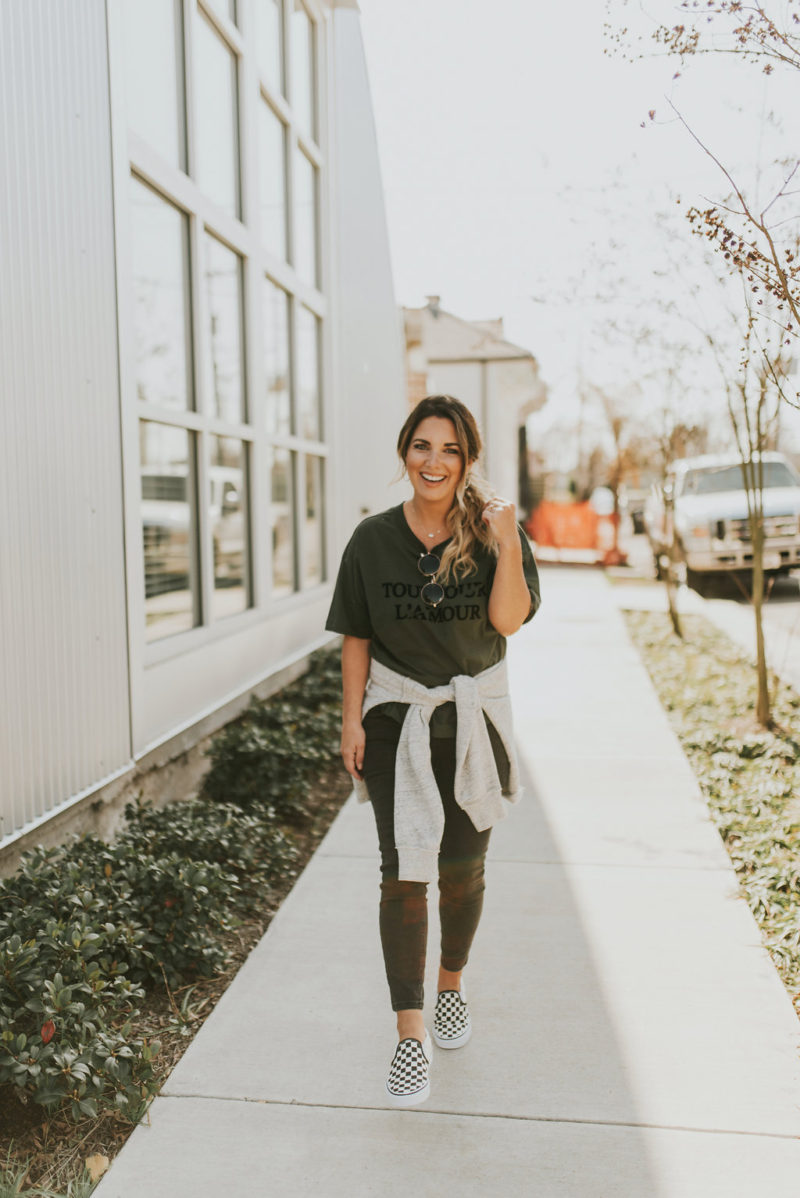 TWO WAYS TO STYLE A BASIC TEE. CASUAL STREET STYLE VIBES ON THE BLOG. 