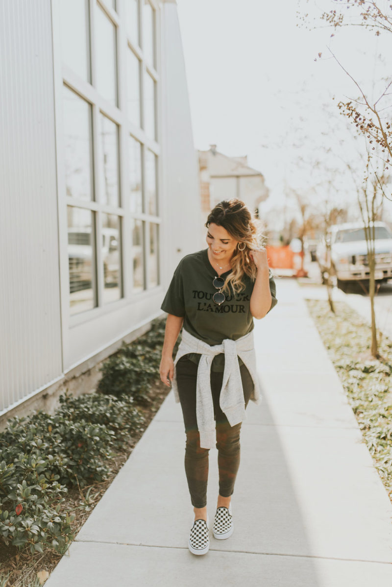 TWO WAYS TO STYLE A BASIC TEE. CASUAL STREET STYLE VIBES ON THE BLOG. 