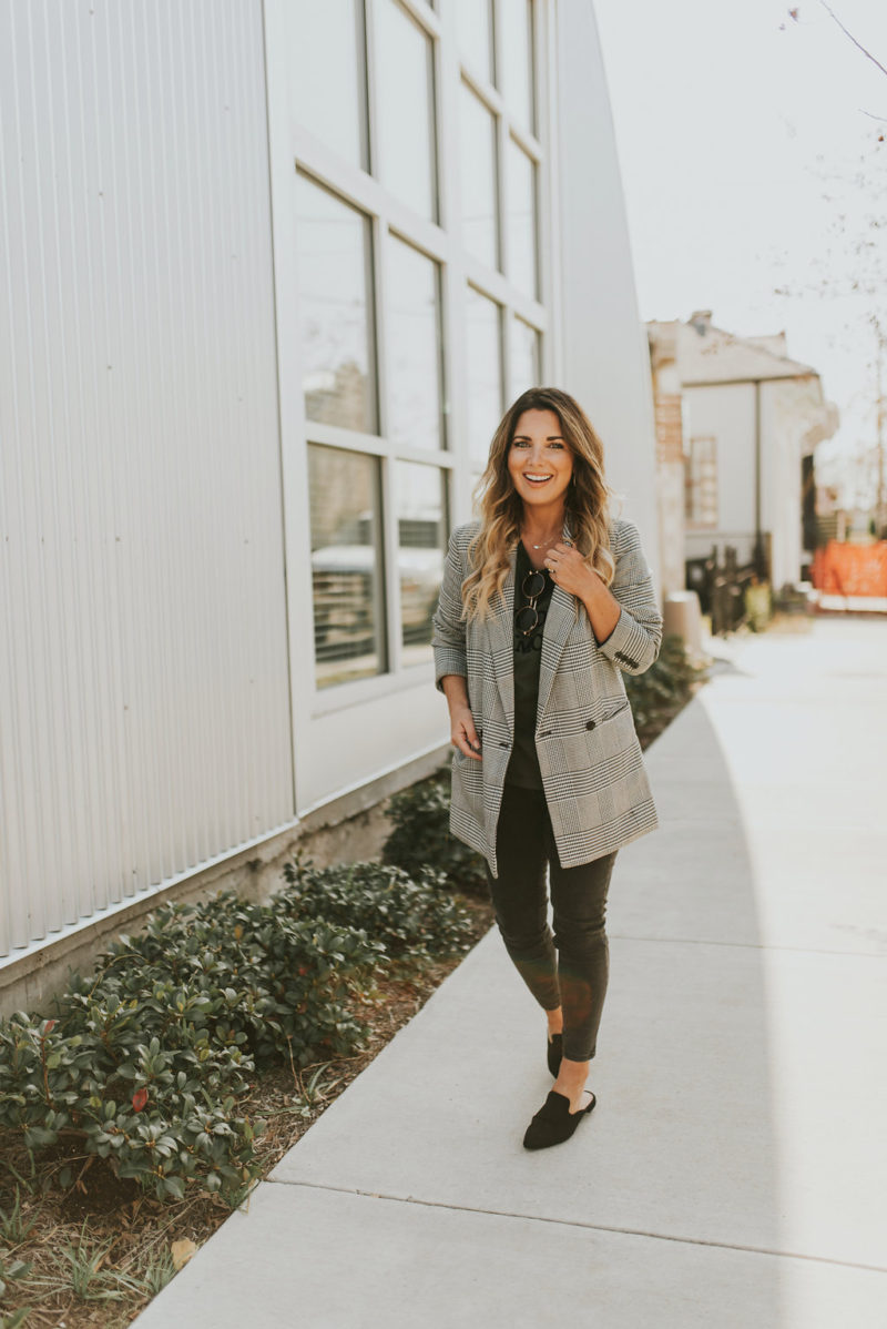 TWO WAYS TO STYLE A BASIC TEE. CASUAL STREET STYLE VIBES ON THE BLOG. 