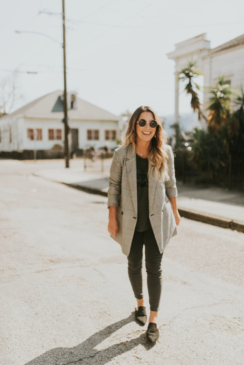 TWO WAYS TO STYLE A BASIC TEE. CASUAL STREET STYLE VIBES ON THE BLOG. 