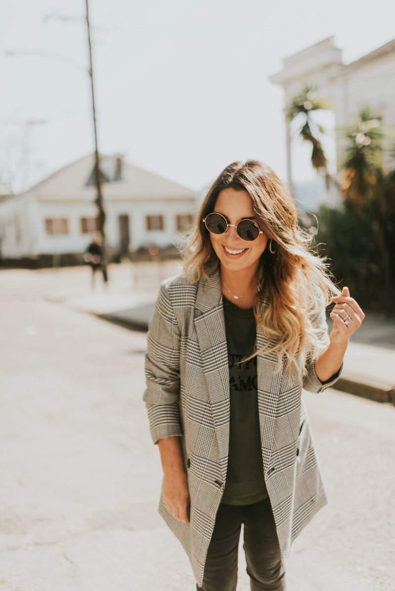 TWO WAYS TO STYLE A BASIC TEE. CASUAL STREET STYLE VIBES ON THE BLOG. 