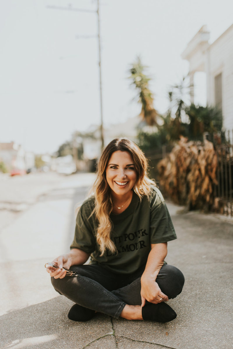 TWO WAYS TO STYLE A BASIC TEE. CASUAL STREET STYLE VIBES ON THE BLOG.