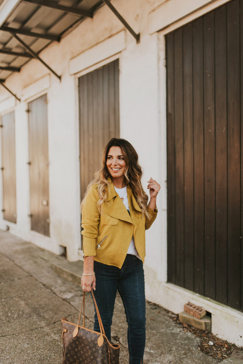 THERE ARE MANY WAYS TO SPICE UP THE BASIC JEANS AND A TEE. MUSTARD IS STILL ON TREND FOR SPRING 2018