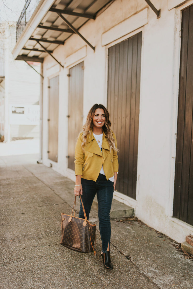 THERE ARE MANY WAYS TO SPICE UP THE BASIC JEANS AND A TEE. MUSTARD IS STILL ON TREND FOR SPRING 2018