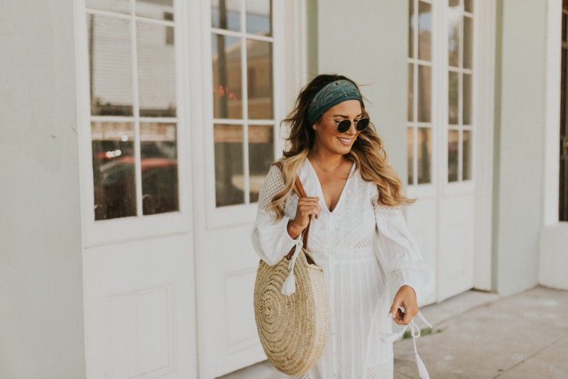 THE PERFECT WHITE DRESS FROM RIVER ISLAND CAN BE WORN MULTIPLE WAYS EVEN AS A BEACH COVERUP. SHARING WAYS TO ROCK SUMMER WHITE DRESSES ON THE BLOG.