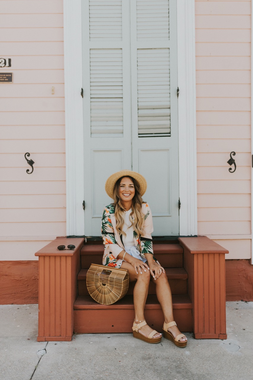 CHOOSING TO EMBRACE JOY AND FREEDOM DESPITE THE CIRCUMSTANCES. HOW TO MOVE PAST HURT AND DISAPPOINTMENT. READ MORE TO FIND OUT 3 WAYS THAT I'VE LEARNED TO STAY FREE.