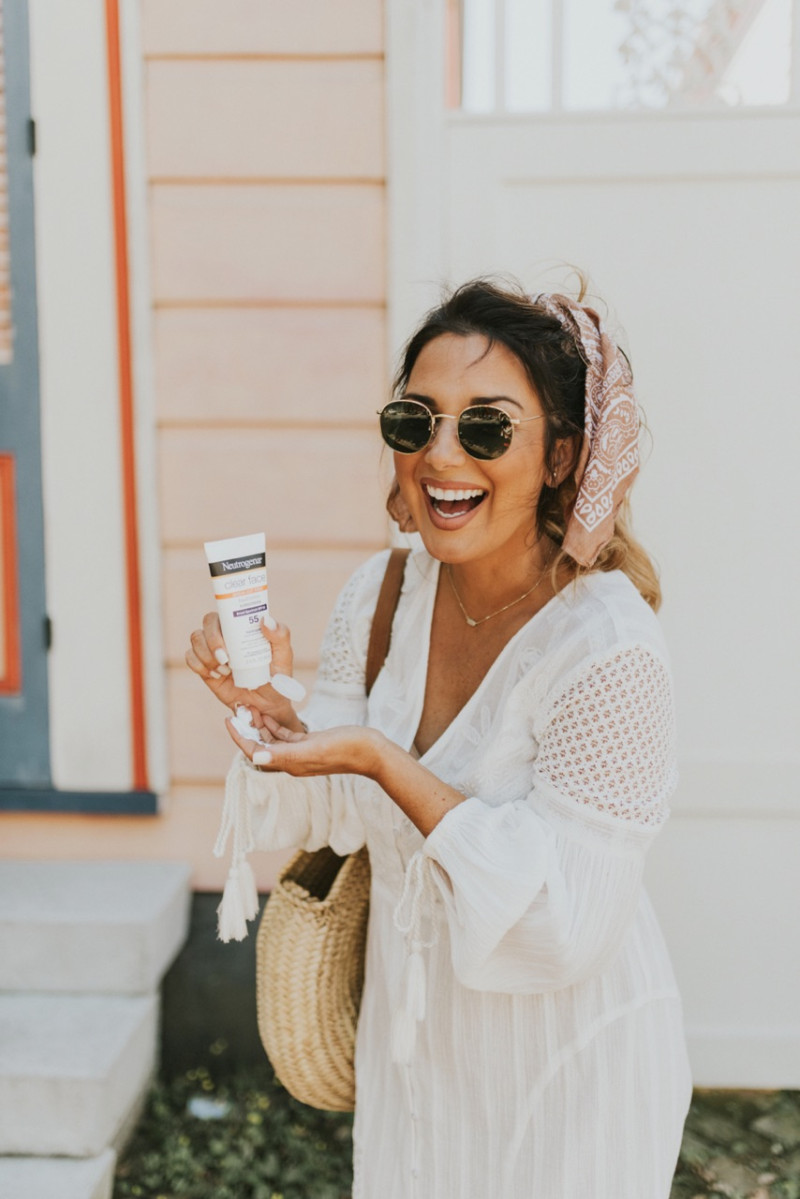 THE PERFECT WHITE DRESS FROM RIVER ISLAND CAN BE WORN MULTIPLE WAYS EVEN AS A BEACH COVERUP. SHARING WAYS TO ROCK SUMMER WHITE DRESSES ON THE BLOG.