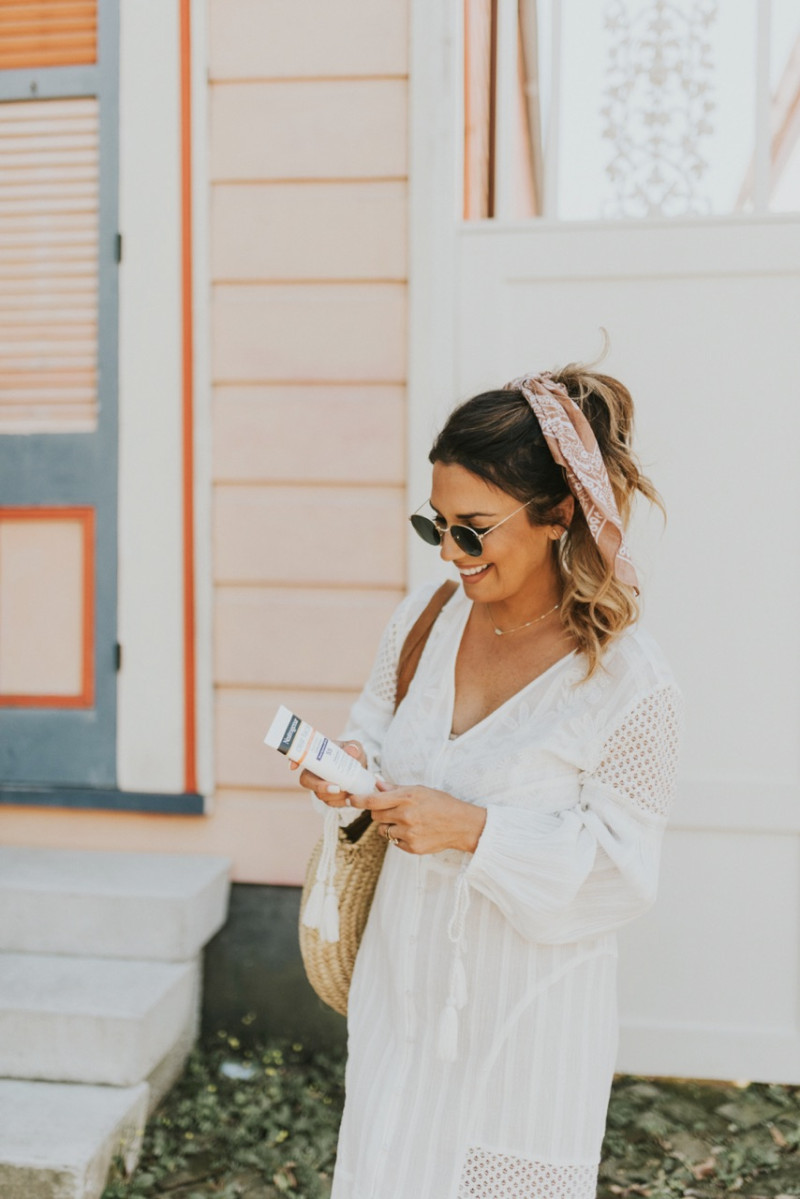 THE PERFECT WHITE DRESS FROM RIVER ISLAND CAN BE WORN MULTIPLE WAYS EVEN AS A BEACH COVERUP. SHARING WAYS TO ROCK SUMMER WHITE DRESSES ON THE BLOG.