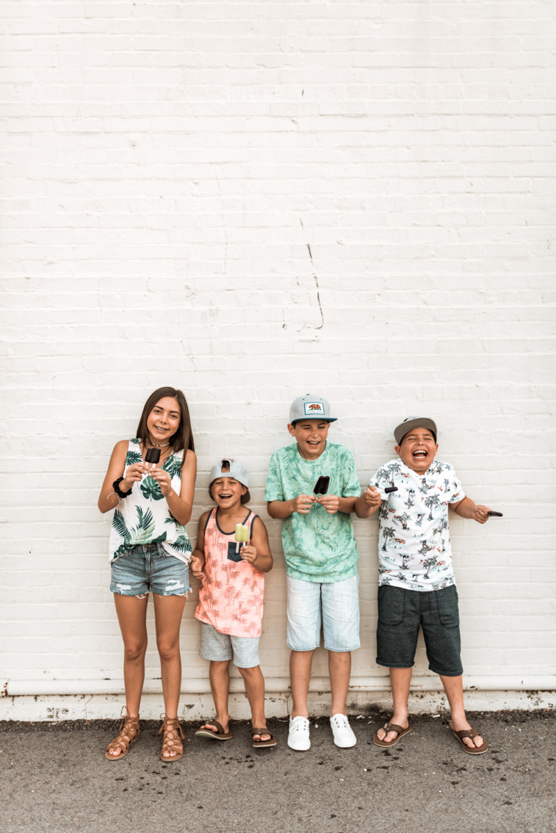 AFFORDABLE AND TRENDY PATTERNS AT OLD NAVY. OUTFIT OF THE DAY OPTIONS FOR THE ENTIRE FAMILY WITH PALM PRINT AND TROPICAL VIBES. 