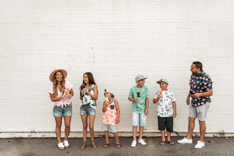 AFFORDABLE AND TRENDY PATTERNS AT OLD NAVY. OUTFIT OF THE DAY OPTIONS FOR THE ENTIRE FAMILY WITH PALM PRINT AND TROPICAL VIBES. 