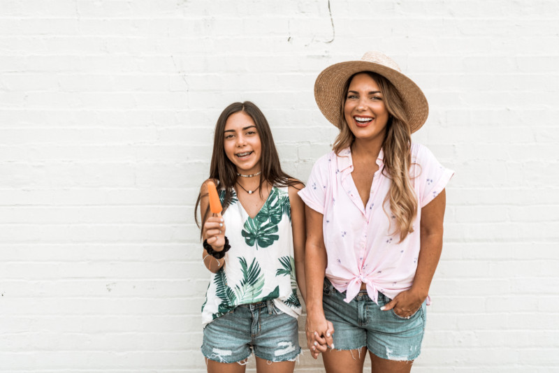 AFFORDABLE AND TRENDY PATTERNS AT OLD NAVY. OUTFIT OF THE DAY OPTIONS FOR THE ENTIRE FAMILY WITH PALM PRINT AND TROPICAL VIBES. 