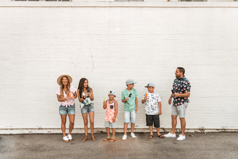 AFFORDABLE AND TRENDY PATTERNS AT OLD NAVY. OUTFIT OF THE DAY OPTIONS FOR THE ENTIRE FAMILY WITH PALM PRINT AND TROPICAL VIBES. 