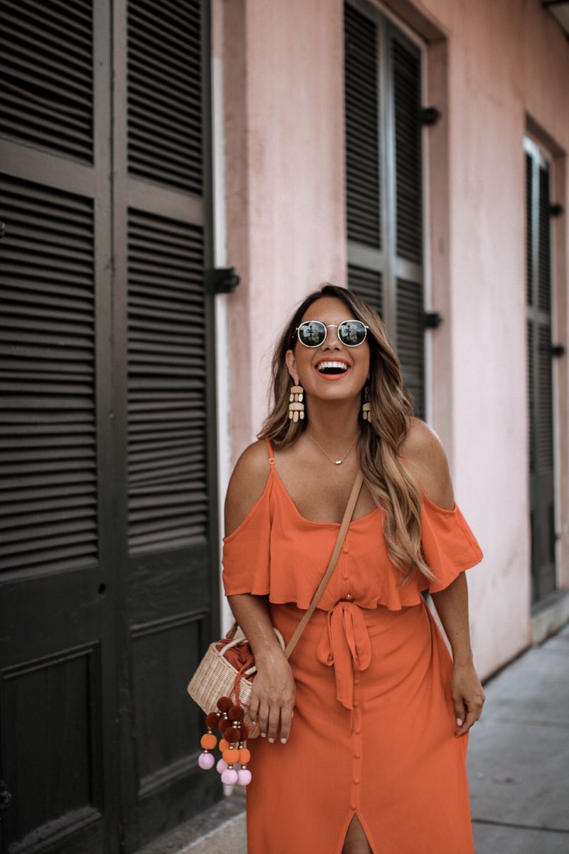 PERFECT CORAL MAXI FOR BRUNCH WITH THE GIRLS OR DATE NIGHT WITH MY MAN. SHOP THE BEST PETITE MAXIS AT RIVER ISLAND. SHARING MORE DETAILS ON THE BLOG.