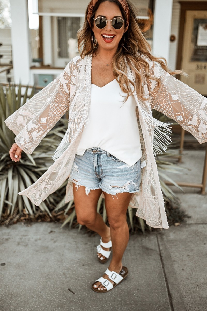 Styling a kimono throughout the summer and into the fall. Long kimonos, short kimonos, embellished kimonos, I love them all. Read more to find out how I wore this kimono while exploring Dallas, Texas. 