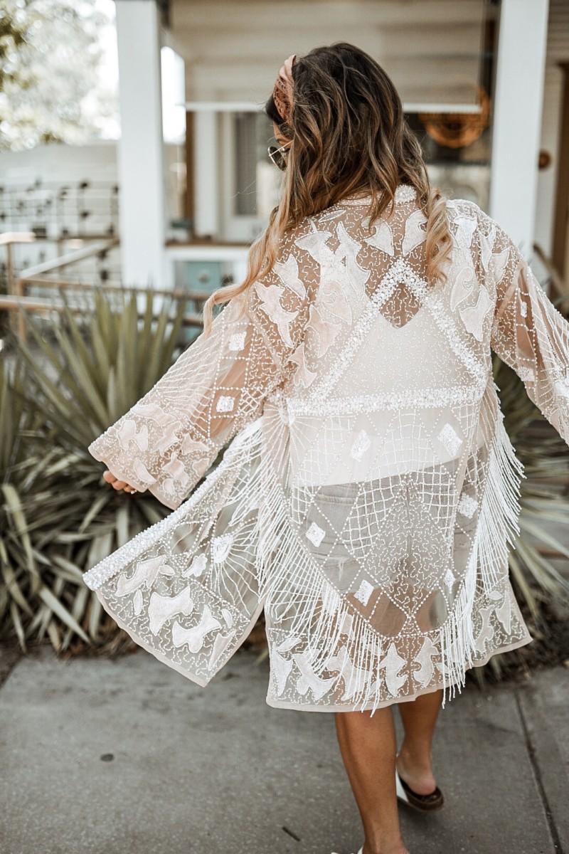 Styling a kimono throughout the summer and into the fall. Long kimonos, short kimonos, embellished kimonos, I love them all. Read more to find out how I wore this kimono while exploring Dallas, Texas.