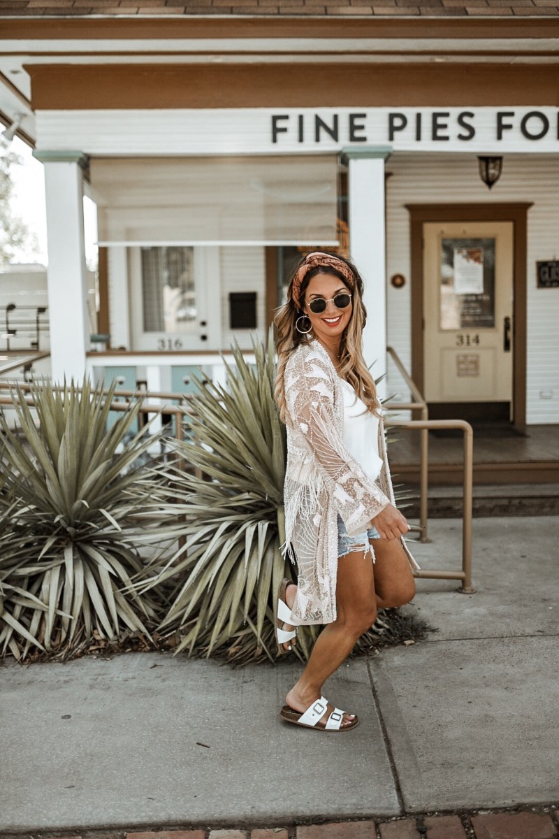 Styling a kimono throughout the summer and into the fall. Long kimonos, short kimonos, embellished kimonos, I love them all. Read more to find out how I wore this kimono while exploring Dallas, Texas.