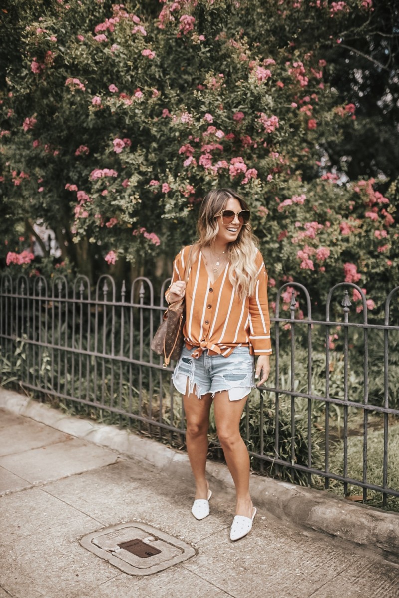 STRIPED TOP IN RUST CAN BE PAIRED WITH DENIM SHORTS AND WITH DENIM JEANS WHEN THE WEATHER GETS COOLER. READ MORE ON THE BLOG.