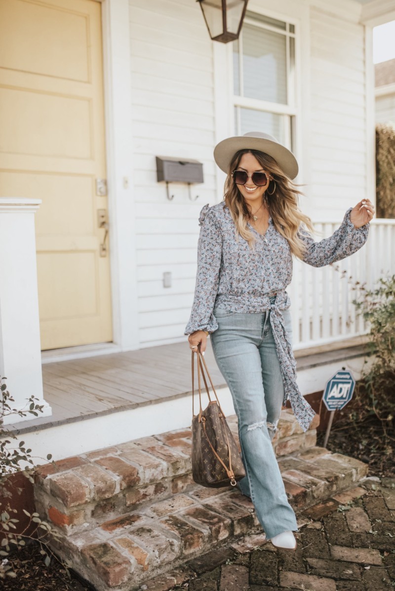 Flare jeans + flowy tops are perfect for transitioning from summer to fall. @StageStores offers affordable yet trendy options for your fall wardrobe. Read more on the blog #OnAnyStage