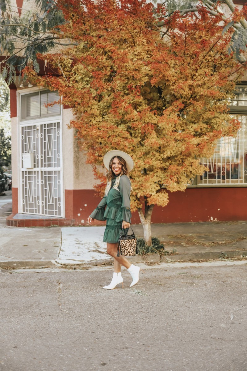 ROCKING A HAPPY FACE AND A HAPPY, GREEN DRESS FROM RIVER ISLAND. FOUND THE PERFECT HOLIDAY DRESSES AND WHITE BOOTIES. READ MORE ON THE BLOG.