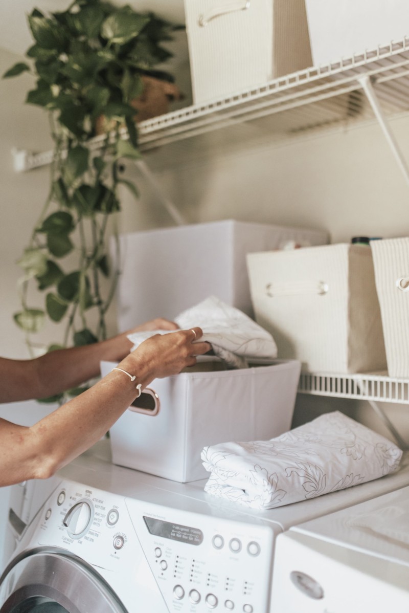 Laundry room makeover with Stage is on the blog. I’m trying to create better habits and a better lifestyle of tidiness. Take a peek at the complete look.