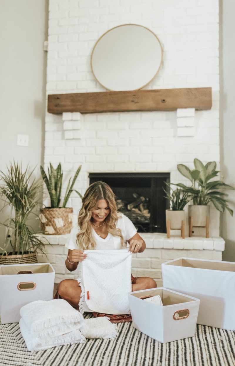 Laundry room makeover with Stage is on the blog. I’m trying to create better habits and a better lifestyle of tidiness. Take a peek at the complete look.