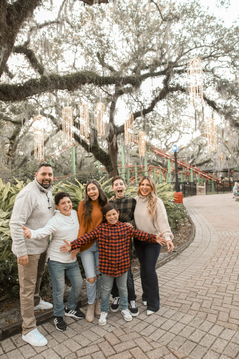 CELEBRATION IN THE OAKS WITH THE FAMILY IS A TRADITION EVERY HOLIDAY SEASON. CHRISTMAS LIGHTS, HOT CHOCOLATE, SANTA PICTURES, ROLLER COASTERS AND MORE.