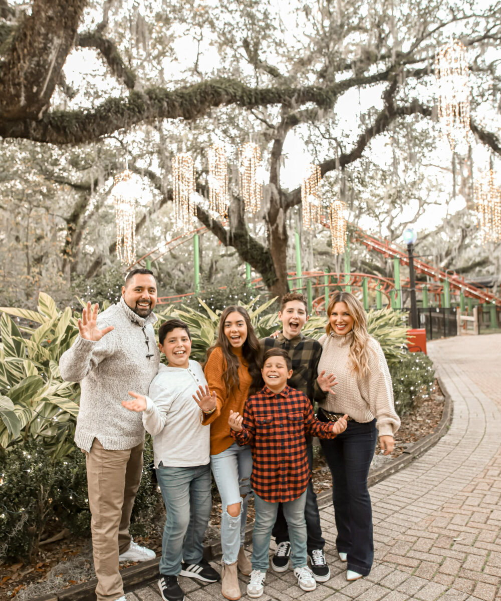 CELEBRATION IN THE OAKS WITH THE FAMILY IS A TRADITION EVERY HOLIDAY SEASON. CHRISTMAS LIGHTS, HOT CHOCOLATE, SANTA PICTURES, ROLLER COASTERS AND MORE.