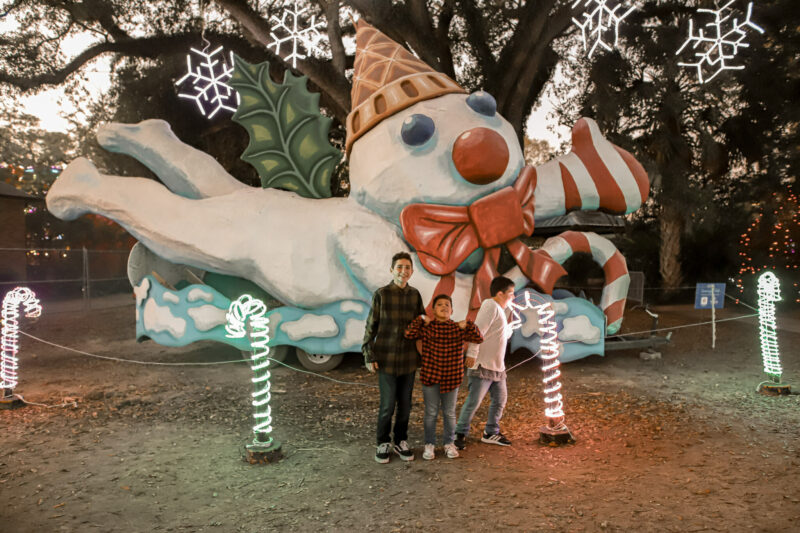 CELEBRATION IN THE OAKS WITH THE FAMILY IS A TRADITION EVERY HOLIDAY SEASON. CHRISTMAS LIGHTS, HOT CHOCOLATE, SANTA PICTURES, ROLLER COASTERS AND MORE.