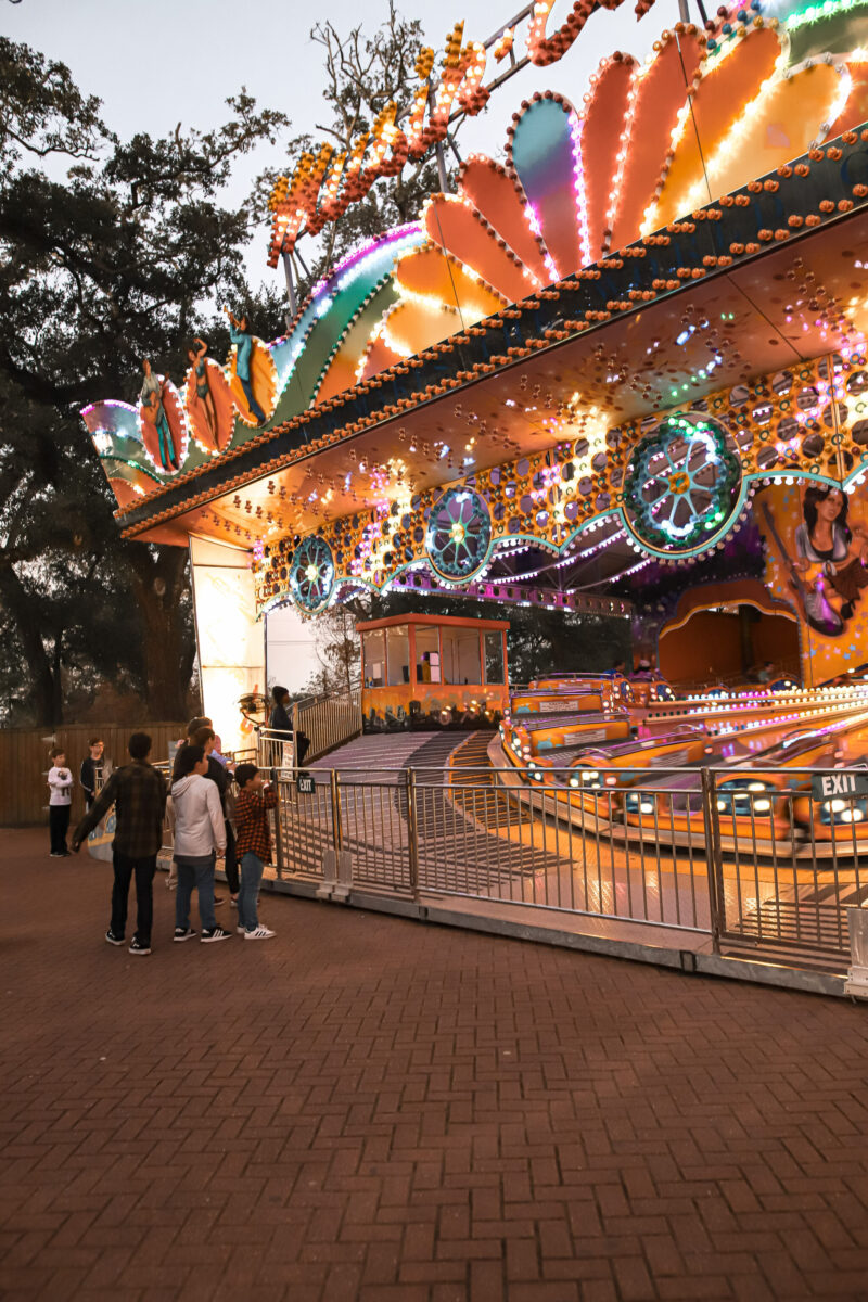 CELEBRATION IN THE OAKS WITH THE FAMILY IS A TRADITION EVERY HOLIDAY SEASON. CHRISTMAS LIGHTS, HOT CHOCOLATE, SANTA PICTURES, ROLLER COASTERS AND MORE.