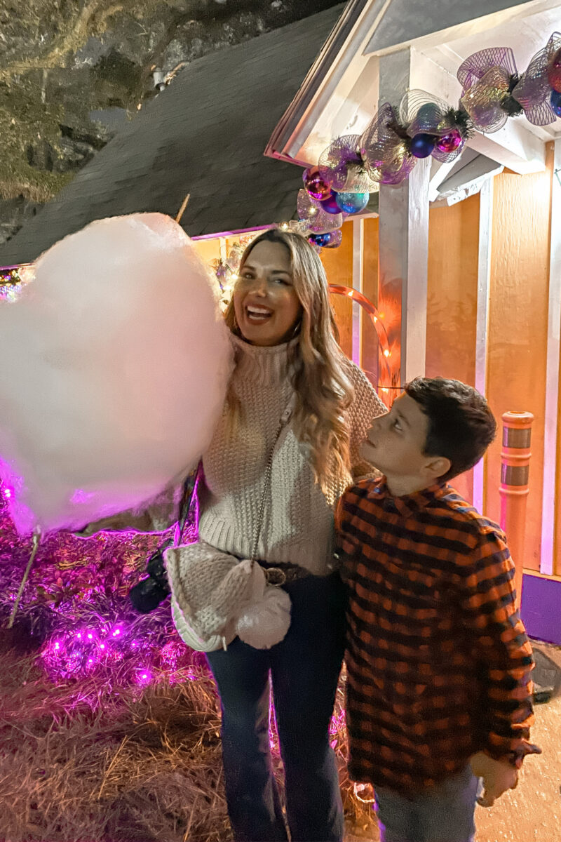 CELEBRATION IN THE OAKS WITH THE FAMILY IS A TRADITION EVERY HOLIDAY SEASON. CHRISTMAS LIGHTS, HOT CHOCOLATE, SANTA PICTURES, ROLLER COASTERS AND MORE.