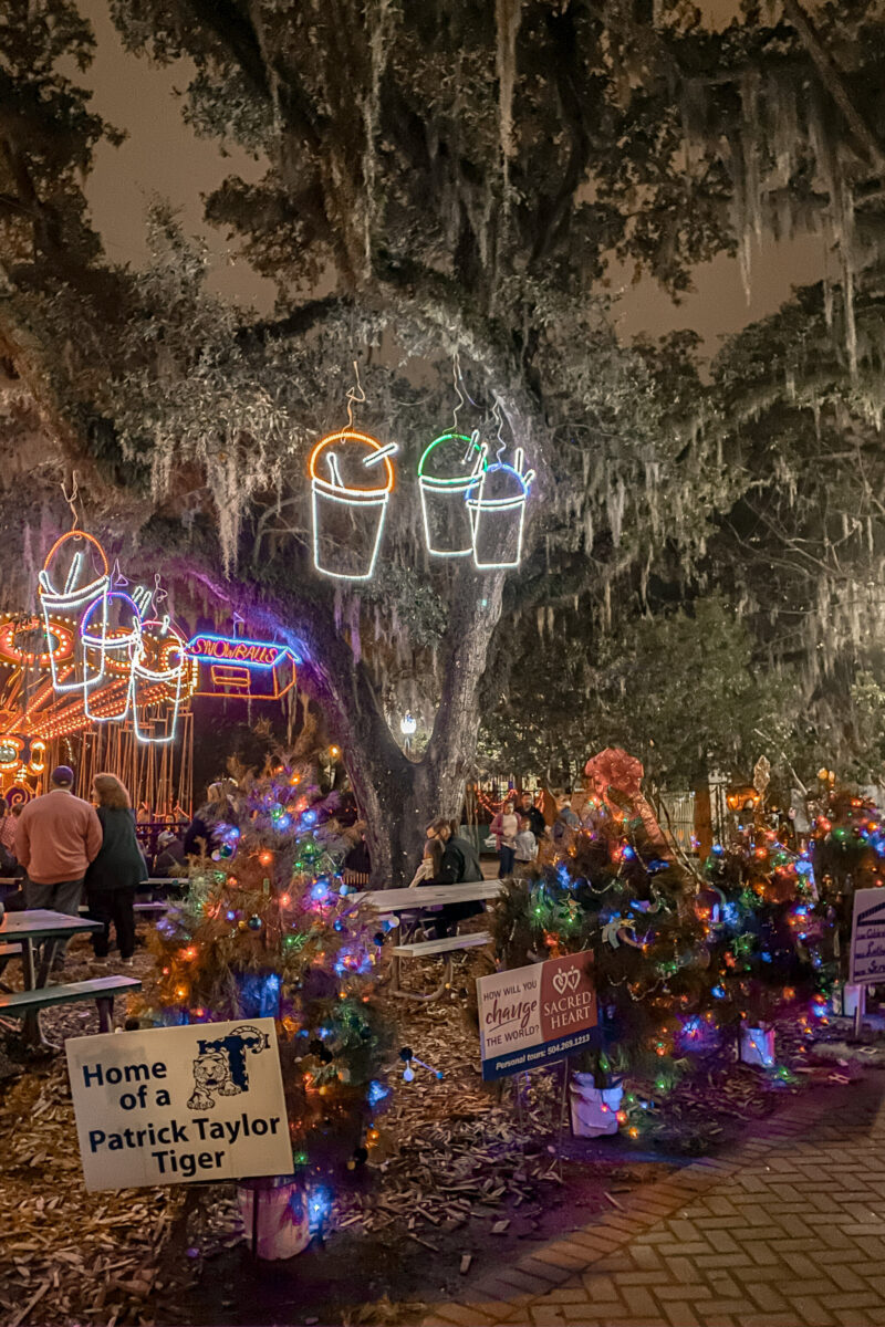 CELEBRATION IN THE OAKS WITH THE FAMILY IS A TRADITION EVERY HOLIDAY SEASON. CHRISTMAS LIGHTS, HOT CHOCOLATE, SANTA PICTURES, ROLLER COASTERS AND MORE.