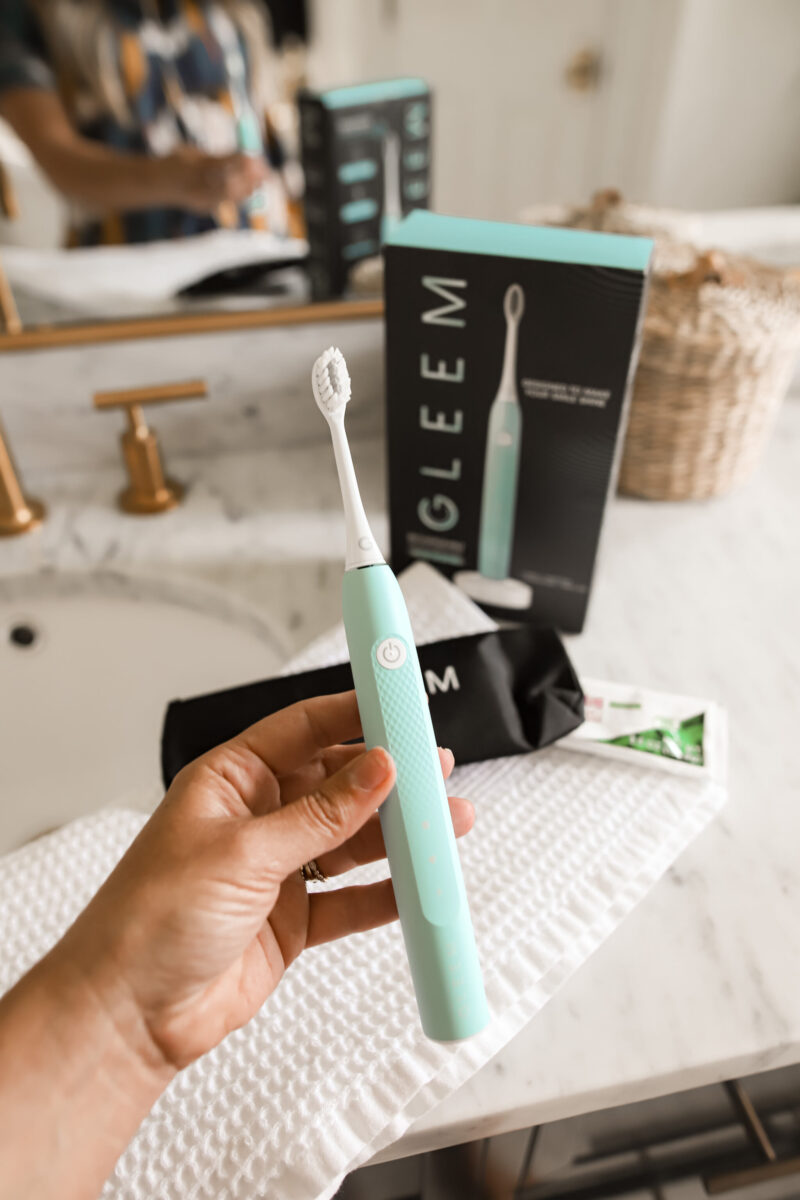 SHARING ALL OF MY SECRETS TO A BRIGHTER, HEALTHIER SMILE. WHITE STRIPS, WHITENING PENS AND MORE ON THE BLOG.