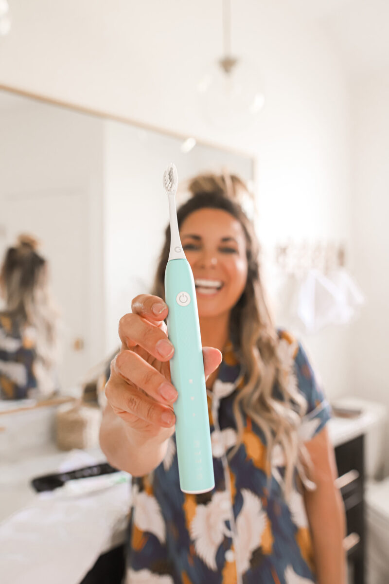 SHARING ALL OF MY SECRETS TO A BRIGHTER, HEALTHIER SMILE. WHITE STRIPS, WHITENING PENS AND MORE ON THE BLOG.