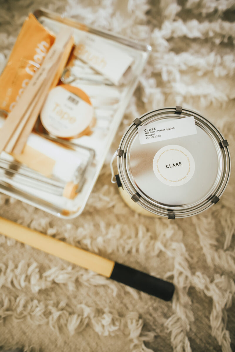 LIVING ROOM REFRESH WITH A FEW AFFORDABLE FINDS FRO TARGET AND OVERSTOCK. ROUND MIRROR, LOTS OF TEXTURE, PAMPAS GRASS, AND MORE ON THE BLOG.