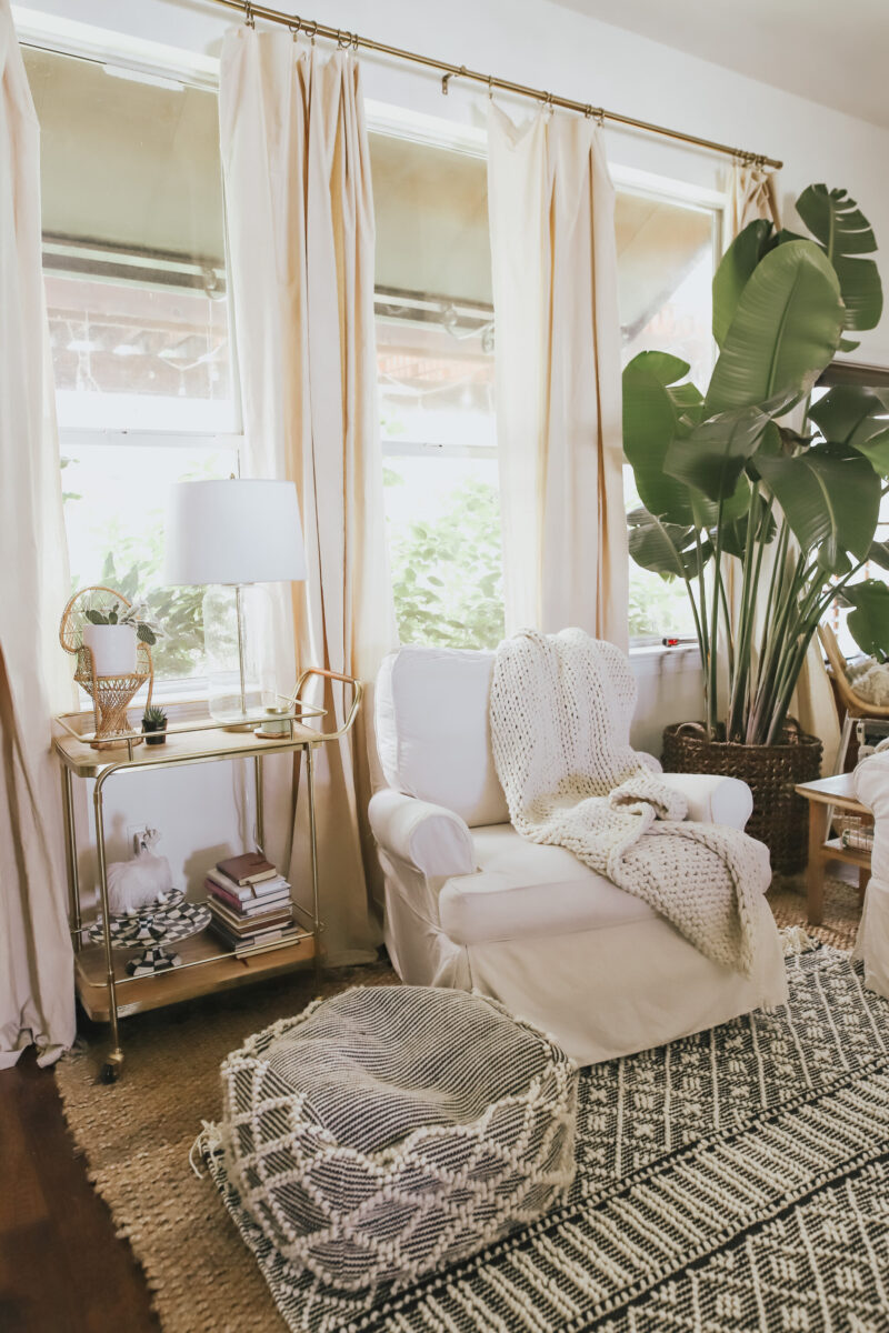 LIVING ROOM REFRESH WITH A FEW AFFORDABLE FINDS FRO TARGET AND OVERSTOCK. ROUND MIRROR, LOTS OF TEXTURE, PAMPAS GRASS, AND MORE ON THE BLOG.