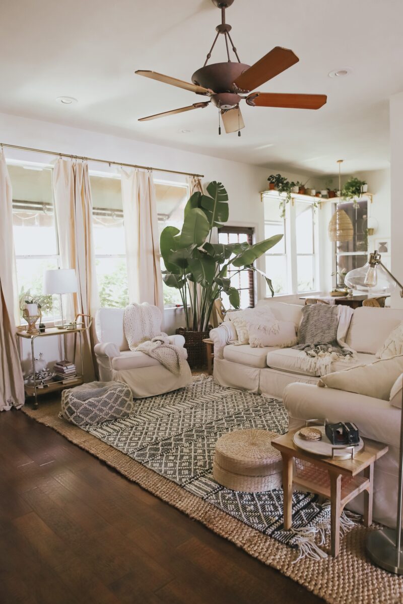 LIVING ROOM REFRESH WITH A FEW AFFORDABLE FINDS FRO TARGET AND OVERSTOCK. ROUND MIRROR, LOTS OF TEXTURE, PAMPAS GRASS, AND MORE ON THE BLOG.