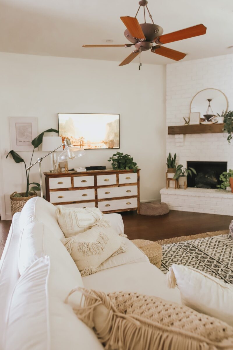 LIVING ROOM REFRESH WITH A FEW AFFORDABLE FINDS FRO TARGET AND OVERSTOCK. ROUND MIRROR, LOTS OF TEXTURE, PAMPAS GRASS, AND MORE ON THE BLOG.