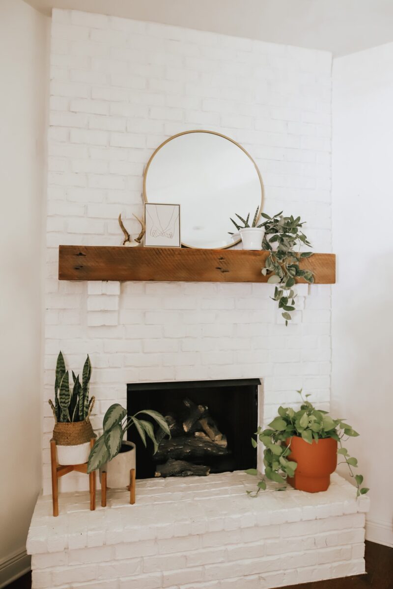 LIVING ROOM REFRESH WITH A FEW AFFORDABLE FINDS FRO TARGET AND OVERSTOCK. ROUND MIRROR, LOTS OF TEXTURE, PAMPAS GRASS, AND MORE ON THE BLOG.