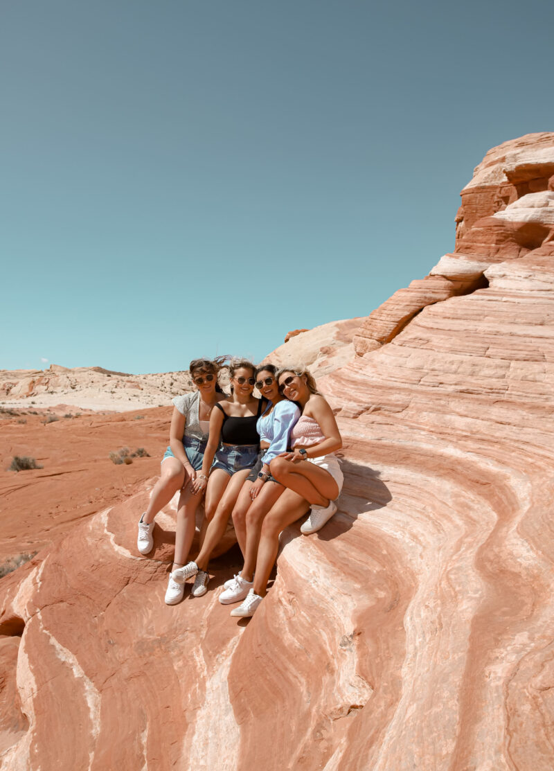 WEEKEND TRAVEL GUIDE IN LAS VEGAS - MOST INSTAGRAMMABLE SPOTS IN VEGAS - GIRL'S TRIP GUIDE