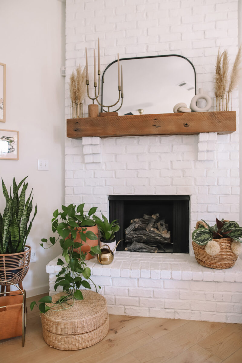 5 easy ways to add texture, greenery, and neutrals to your living room and foyer. Living room update is all on the blog.