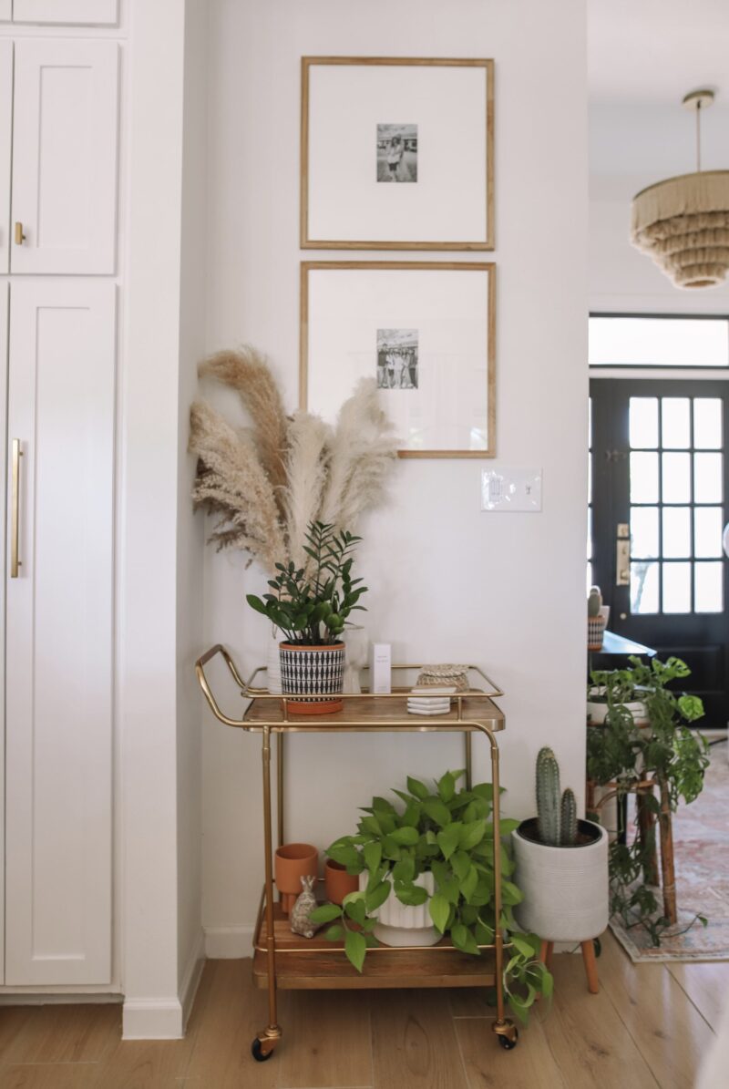 5 easy ways to add texture, greenery, and neutrals to your living room and foyer. Living room update is all on the blog.