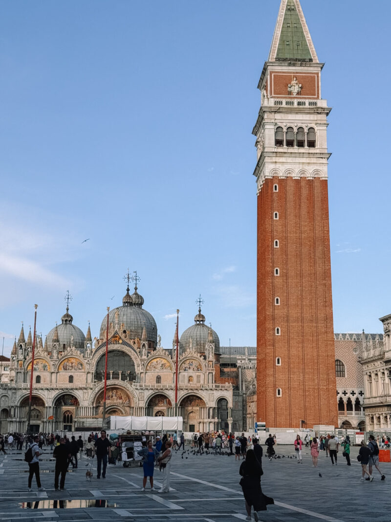 Sharing all of the details from our two week visit to Italy. Where to stay, what to do, where to eat when visiting Venice, Italy. Read more on the blog.